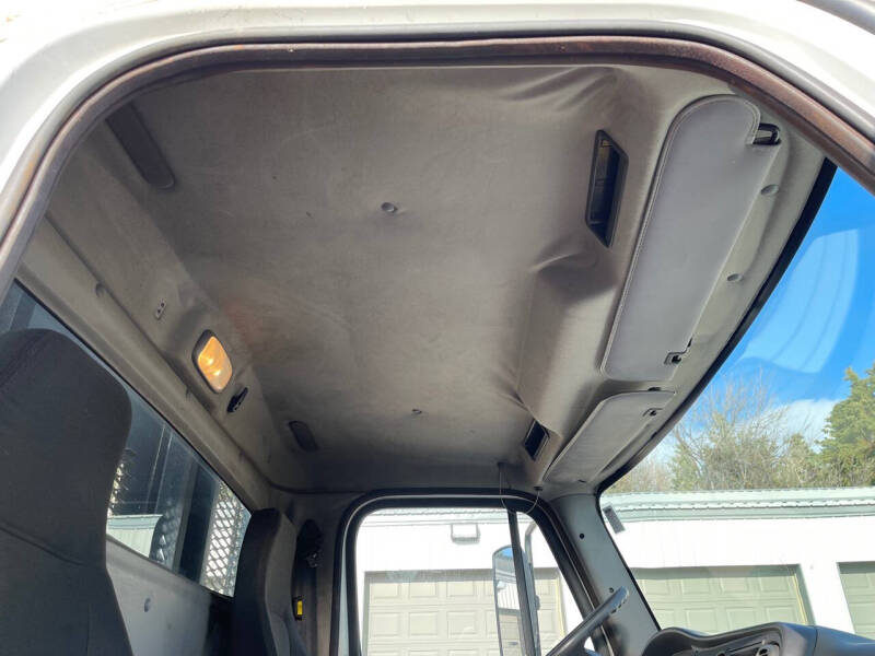 2012 Freightliner Business class M2