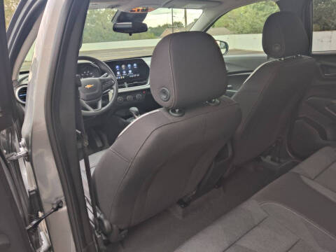 2025 Chevrolet Trax LS