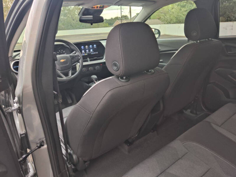 2025 Chevrolet Trax LS