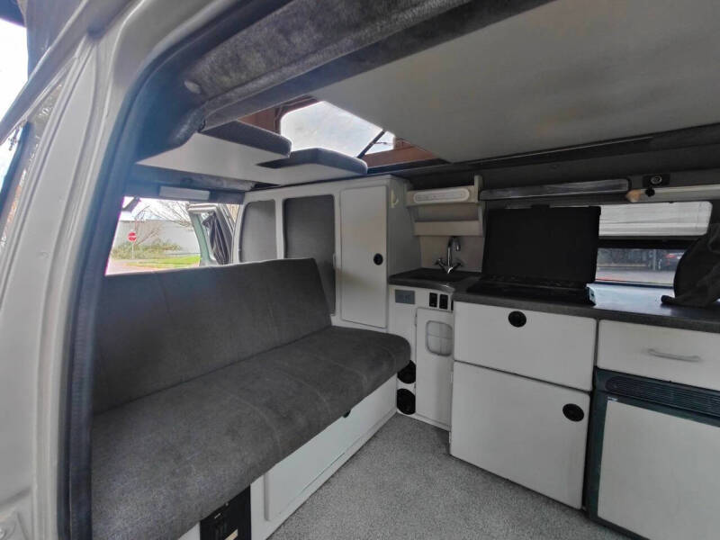 2003 Ford E-Series E-250 SD