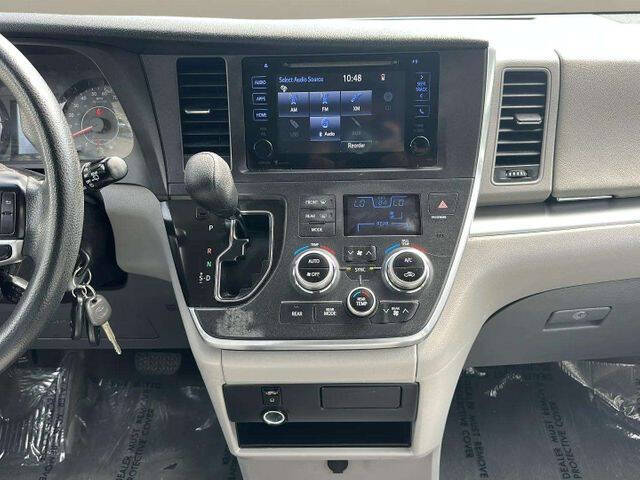 2015 Toyota Sienna LE 8-Passenger