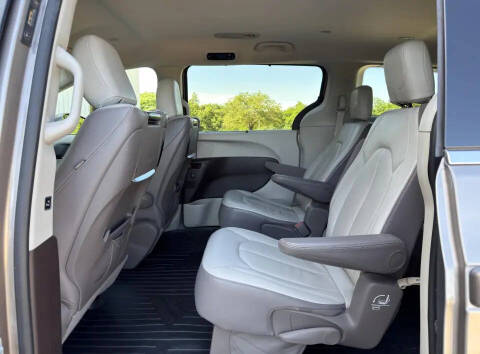 2017 Chrysler Pacifica Touring-L Plus