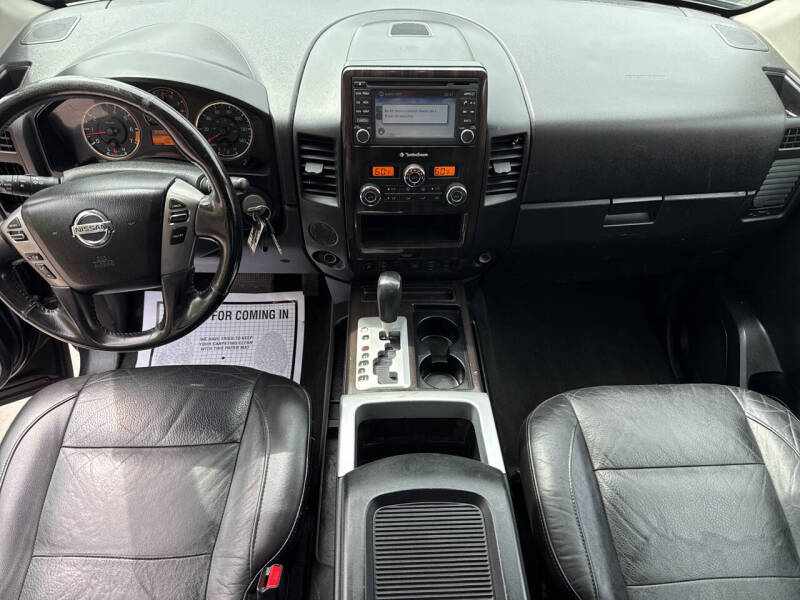 2015 Nissan Titan SV