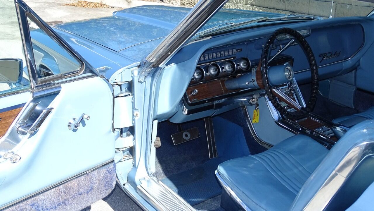 1965 Ford Thunderbird 26