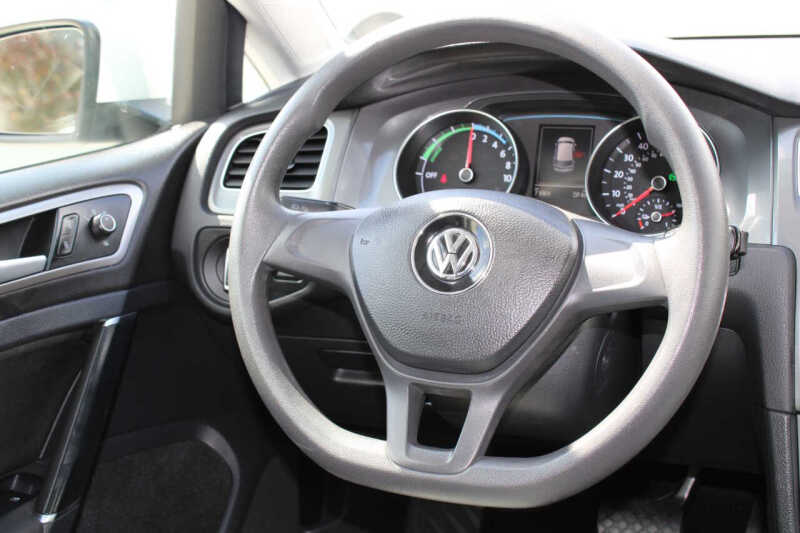 2016 Volkswagen e-Golf SE