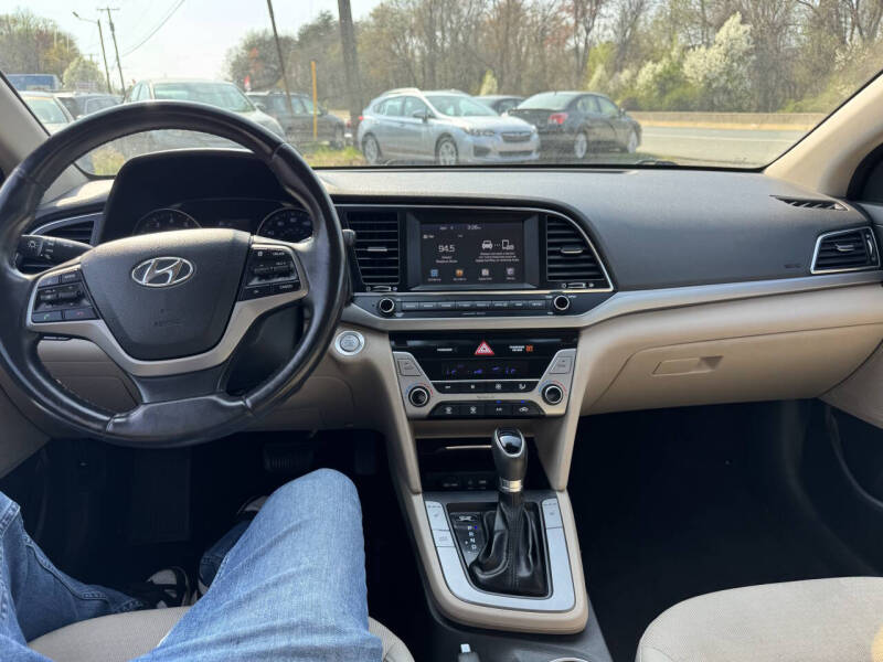 2017 Hyundai Elantra SE