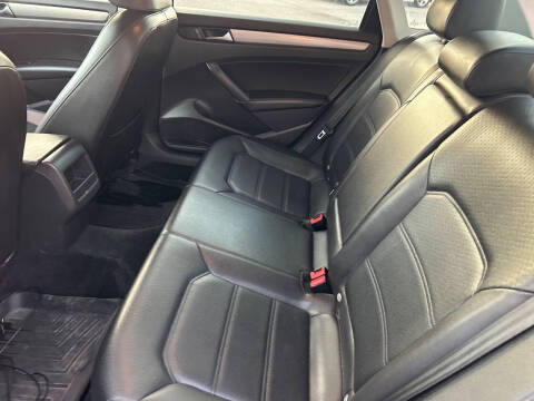 2014 Volkswagen Passat 1.8T Wolfsburg Edition PZEV