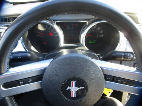 2005 Ford Mustang GT Deluxe