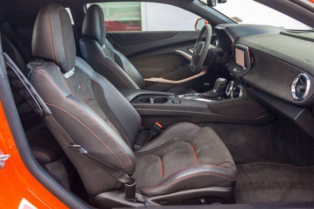 2019 Chevrolet Camaro 32
