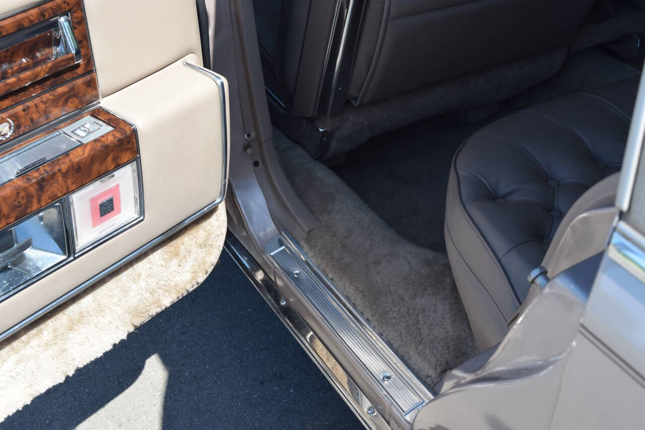 1991 Cadillac Brougham 112