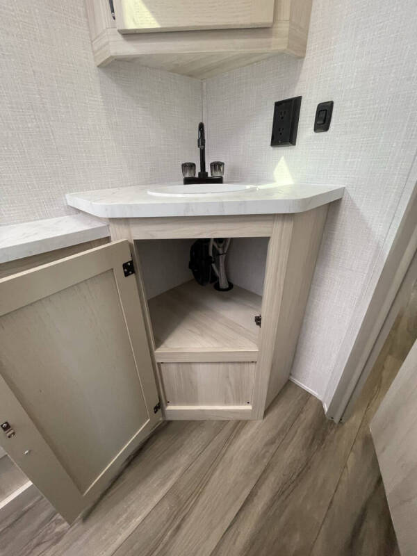 2025 Bontrager Outdoors 21 BH