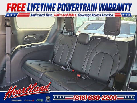 2027 Chrysler Pacifica Select