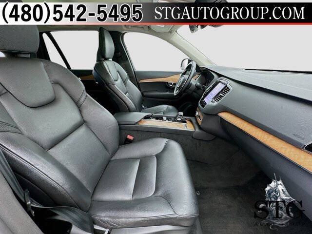 2023 Volvo XC90 Recharge T8 Plus Dark Theme