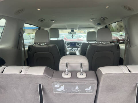 2017 Chrysler Pacifica Touring-L