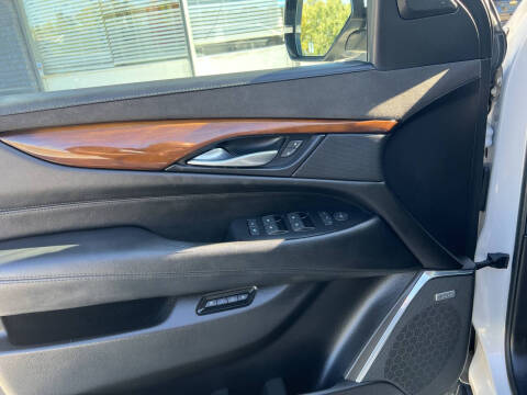 2017 Cadillac Escalade ESV Luxury