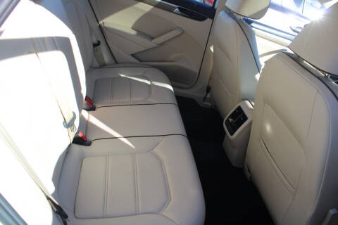 2017 Volkswagen Passat 1.8T SE