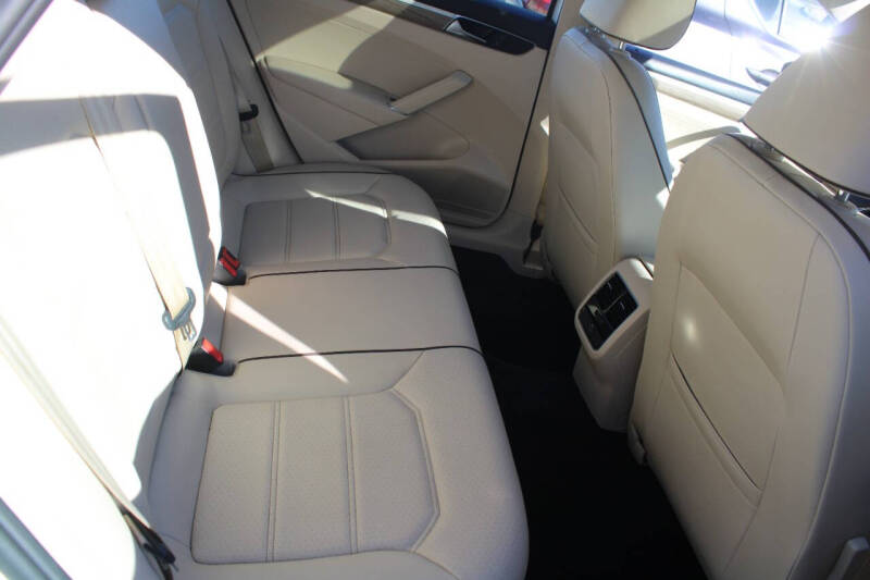 2017 Volkswagen Passat 1.8T SE