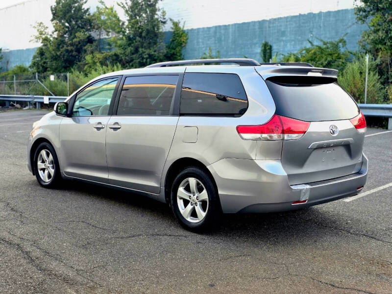 2011 Toyota Sienna LE 8-Passenger