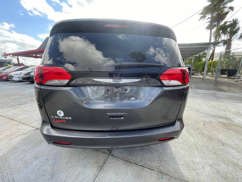 2020 Chrysler Voyager LXi