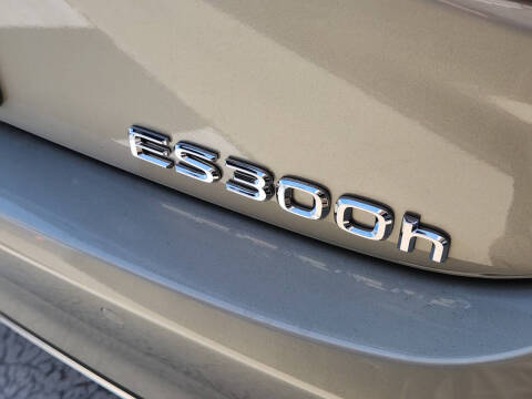 2025 Lexus ES 300h