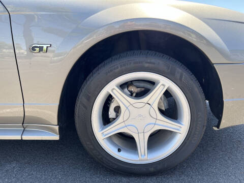 2002 Ford Mustang GT Deluxe
