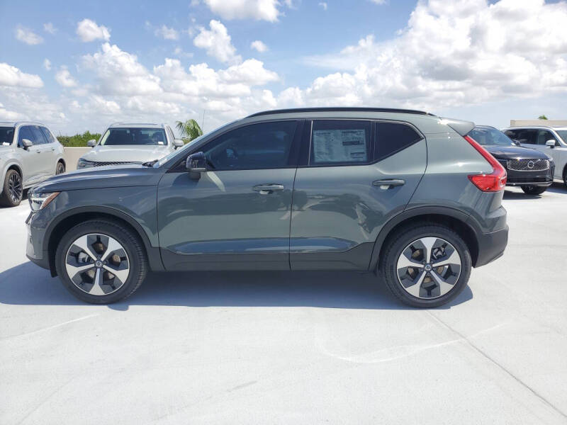 2026 Volvo XC40 B4 Plus