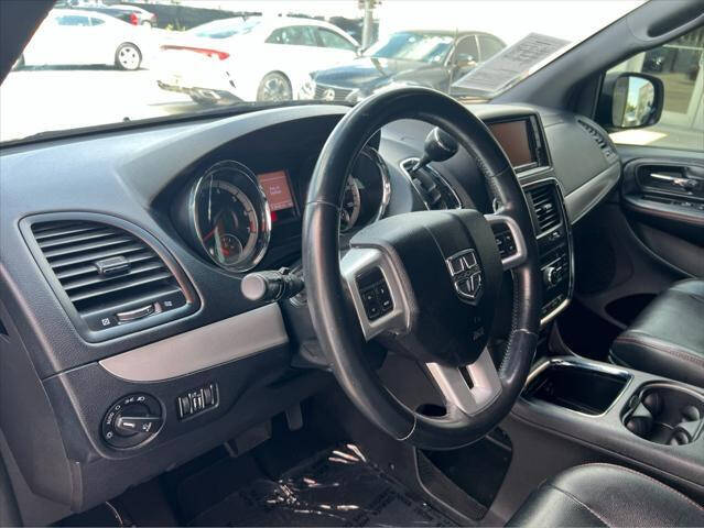 2016 Dodge Grand Caravan  - $15,999