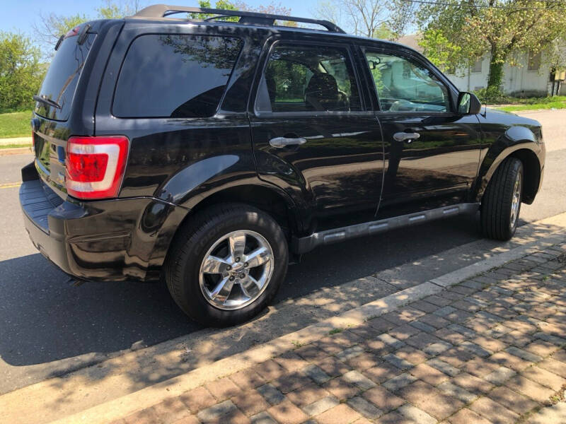 2010 Ford Escape XLT photo 4