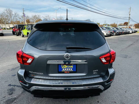 2017 Nissan Pathfinder SL