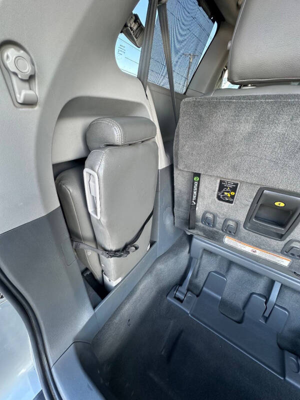2015 Toyota Sienna LE 8-Passenger