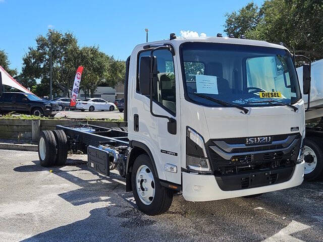 2025 Isuzu NRR's photo