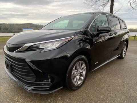 2021 Toyota Sienna for sale at Monroe Auto's, LLC in Parsons TN