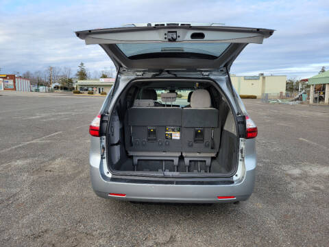 2019 Toyota Sienna LE 8-Passenger