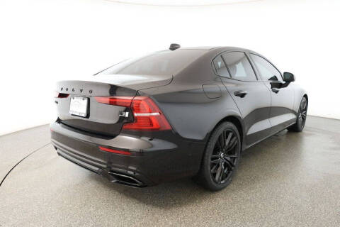 2022 Volvo S60 Recharge T8 R-Design Black Edition