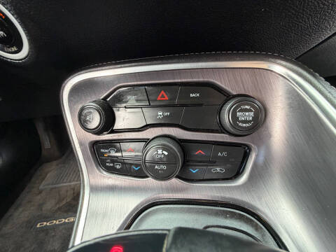 2015 Dodge Challenger SXT