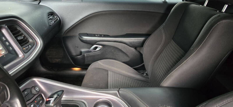 2015 Dodge Challenger SXT