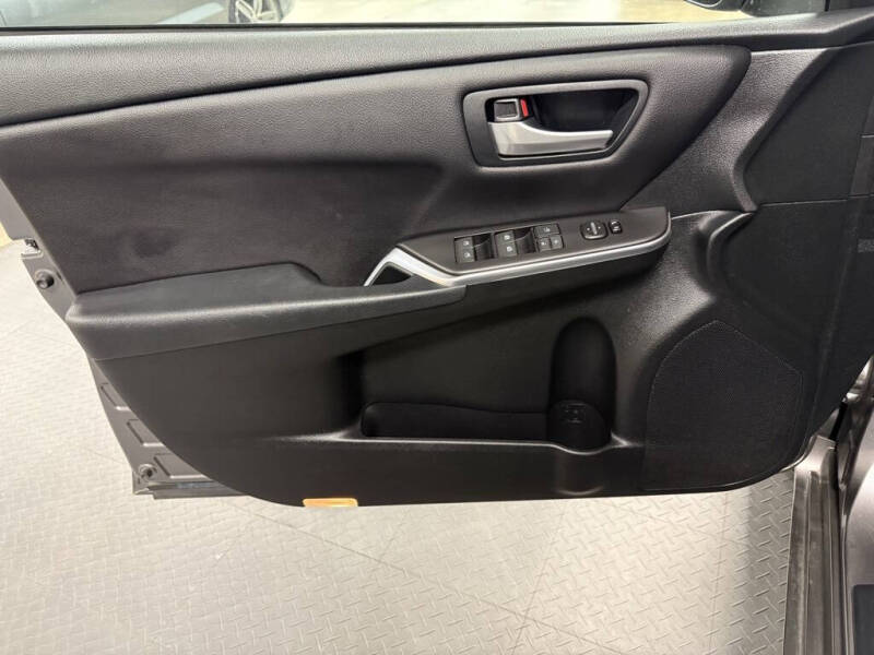 2016 Toyota Camry Hybrid SE