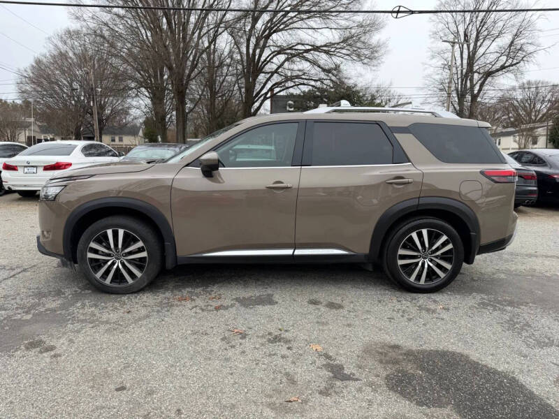 2023 Nissan Pathfinder Platinum