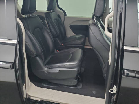 2023 Chrysler Pacifica Plug-In Hybrid Touring L