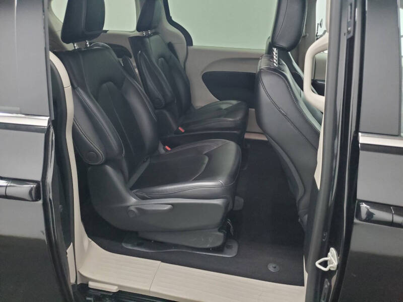 2023 Chrysler Pacifica Plug-In Hybrid Touring L