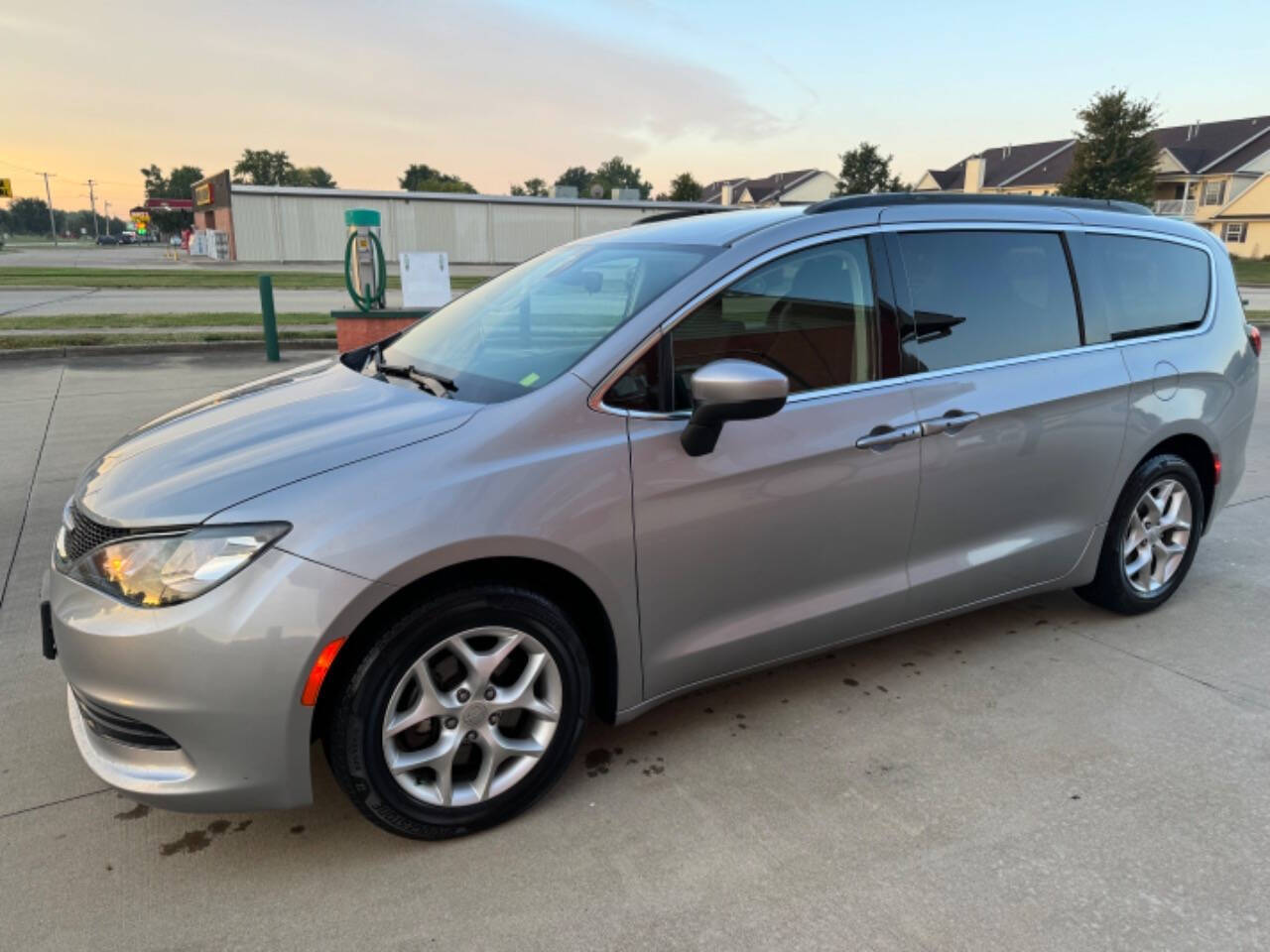 2018 Chrysler Pacifica for sale at Illinois Auto Wholesalers in Tolono, IL