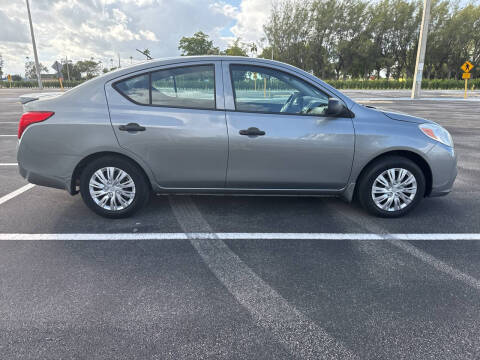 2014 Nissan Versa 1.6 S Plus
