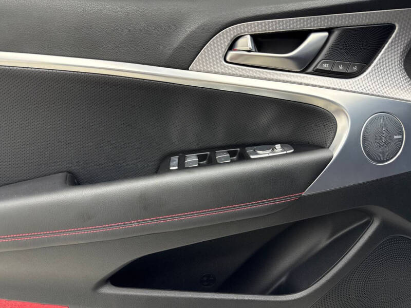 2023 Genesis G70