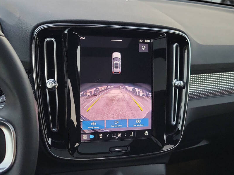 2023 Volvo XC40 B5 Plus Dark Theme