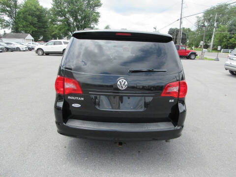 2012 Volkswagen Routan SE