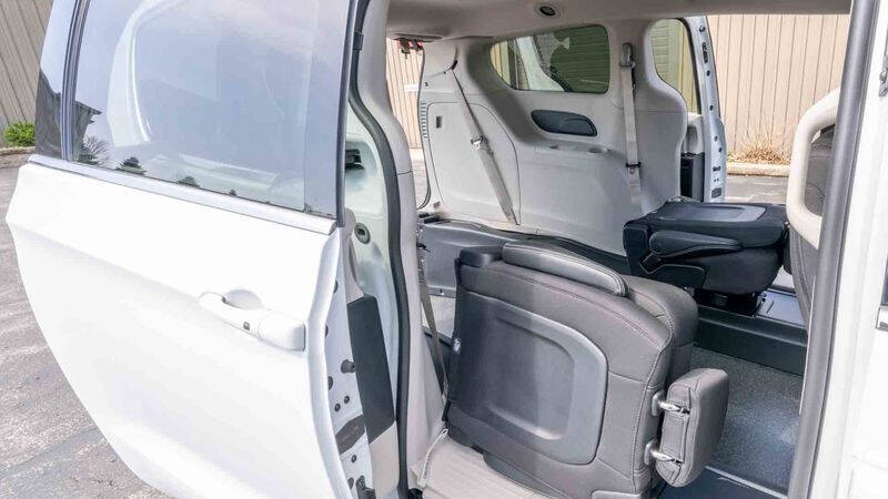 2022 Chrysler Voyager LX