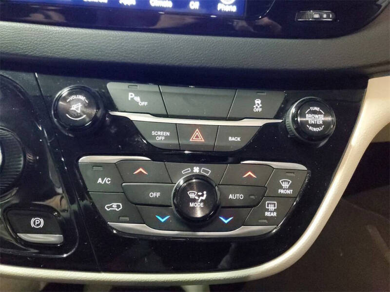 2017 Chrysler Pacifica Touring-L