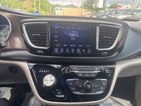 2017 Chrysler Pacifica Touring-L