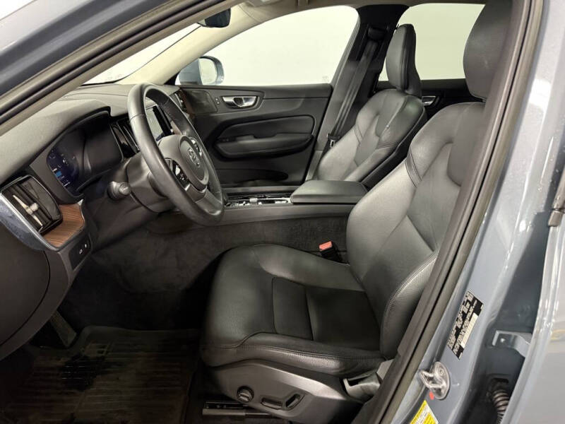 2023 Volvo XC60 Recharge T8 Plus Bright Theme