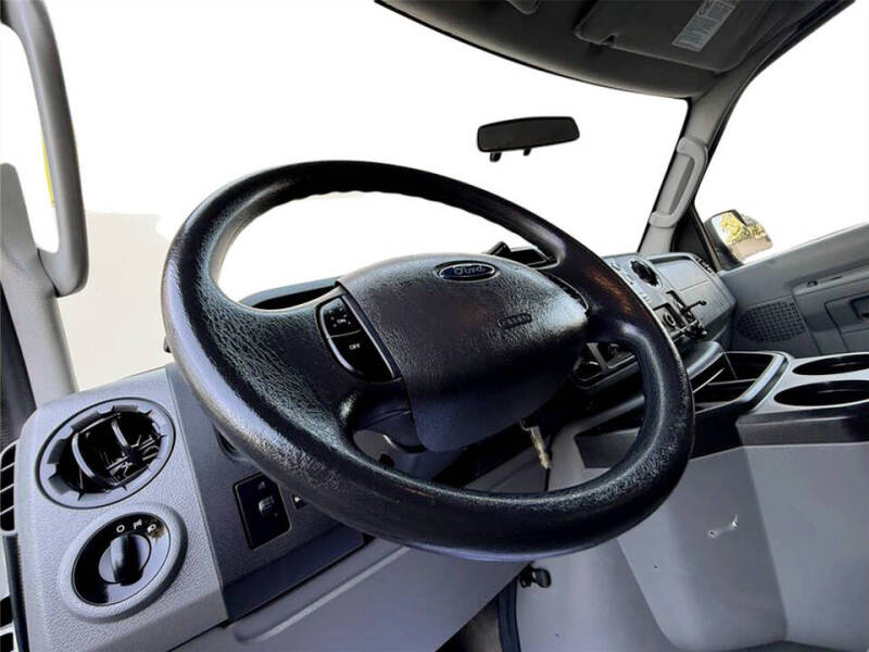 2014 Ford E-Series E-150 XLT